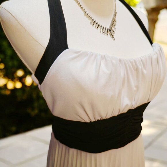 Speechless ✦ White & Black Halter Pleated Dress ✦ Formal Midi w/ Ruched Waist L - Picture 4 of 12